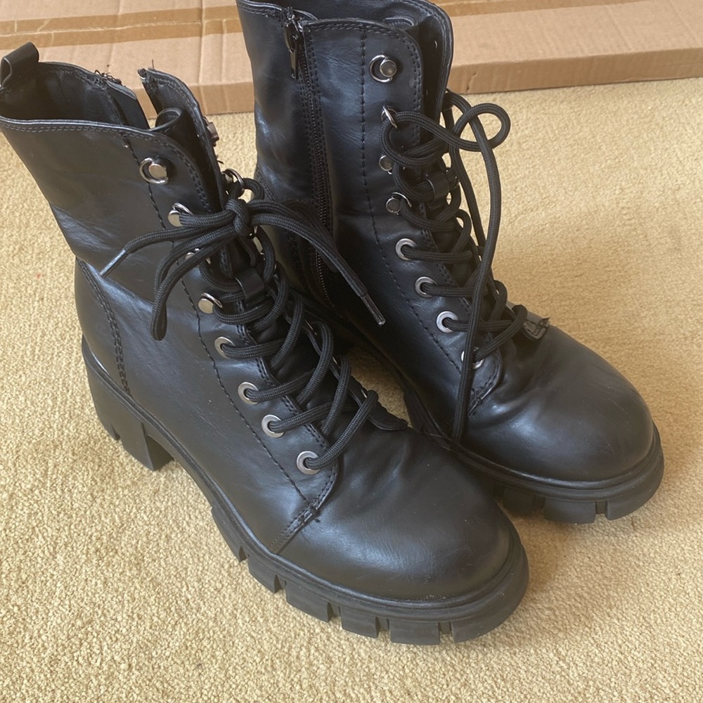 Black MIA combat boots